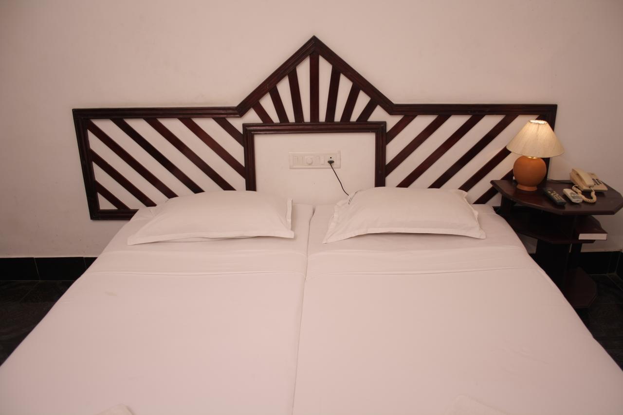 Raja Hotel Ковалам Экстерьер фото